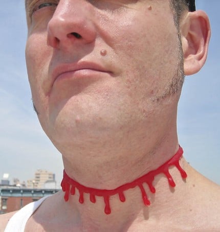 Blutiges Halsband - geköpft?