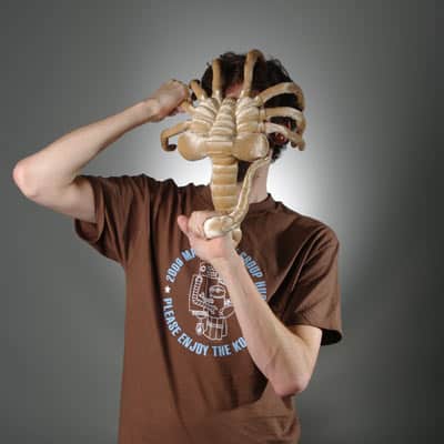 Alien Facehugger aus Plüsch
