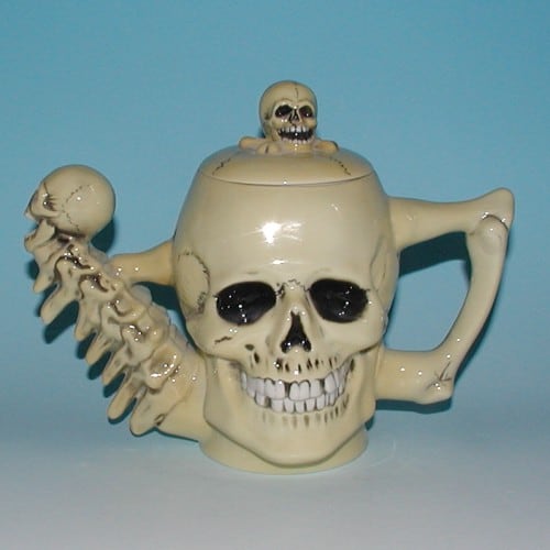 Skelett und Schädel Porzellan