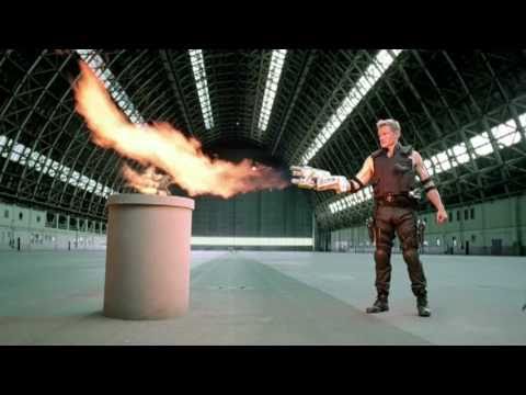 Dolph Lundgren grillt Einhörner bis sein Kopf explodiert