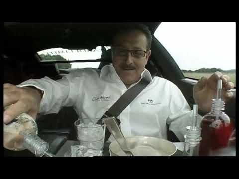 Cocktail mixen, während Schumacher fährt 