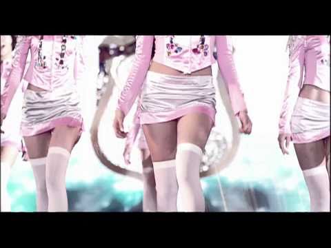 Musikalischer Kommerz zur Spitze getrieben: 92 köpfige Mädchen Band AKB48