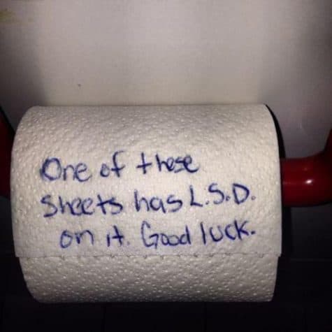 LSD auf dem Toilettenpapier