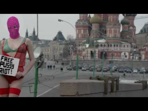 Free Pussy Riot Unterwäsche Werbung auf dem Roten Platz