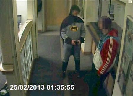 Batman arestas krimulojn en Bradford