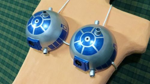 R2-D2 brassiere with light and sound to build yourself