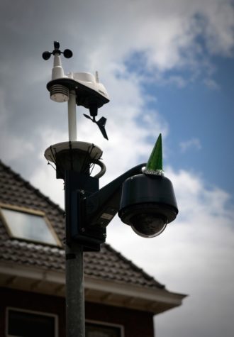 George Orwell's Birthday Party - Partyhütchen für Überwachungskameras