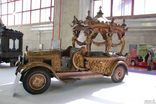 Luxuriöse Leichenwagen