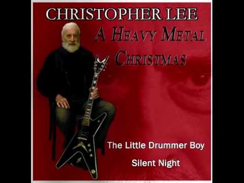 Christopher Lee Noel için heavy metal söylüyor