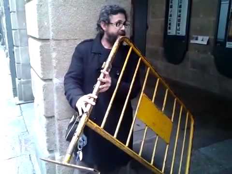 Flöte aus Strassenabsperrung