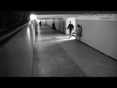 Das war wohl nicht sein Tag: Mädchen nimmt Handydieb auseinander