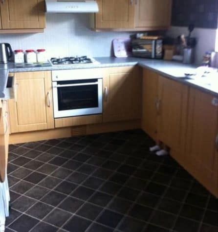 Kinder beim Verstecken spielen