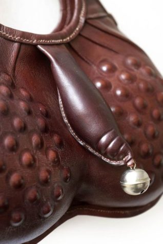 Die Handtasche zum Weltfrauentag: Scrotal Sac