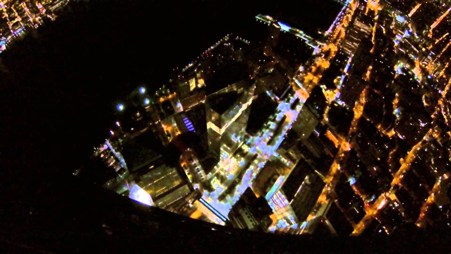 Base jump depuis le One World Trade Center de New York