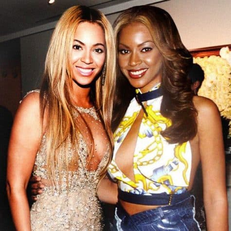 Beyonce - kändisar tillsammans med sina yngre på ett foto