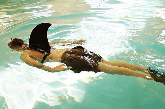 Haifischrückenflosse fürs Schwimmen