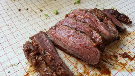 Grilltip des Tages: Mann isst seine eigene Hüfte
