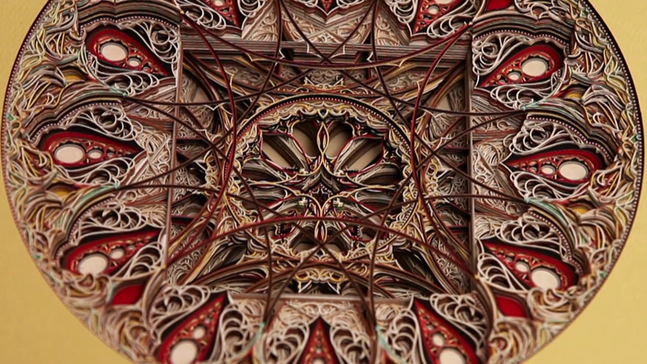 Eric Standley schneidet Papierskulpturen mit dem Laser