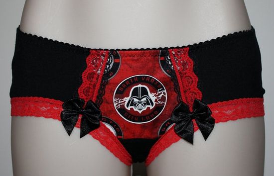 Pimeälle puolelle: Star Wars naisten alushousut