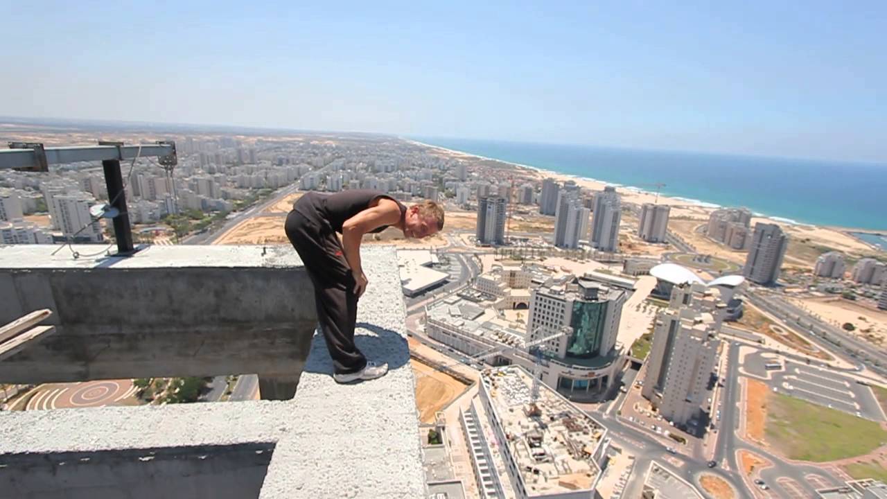 Wenn der Backflip in 150 Metern Höhe in die Hose geht