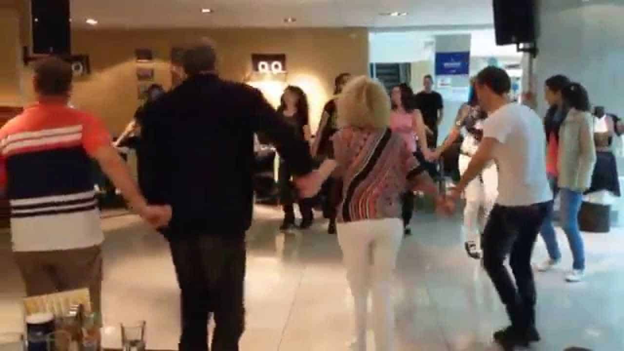 How to Dance to AC/DC’s «Thunderstruck» | Dravens Tales from the Crypt