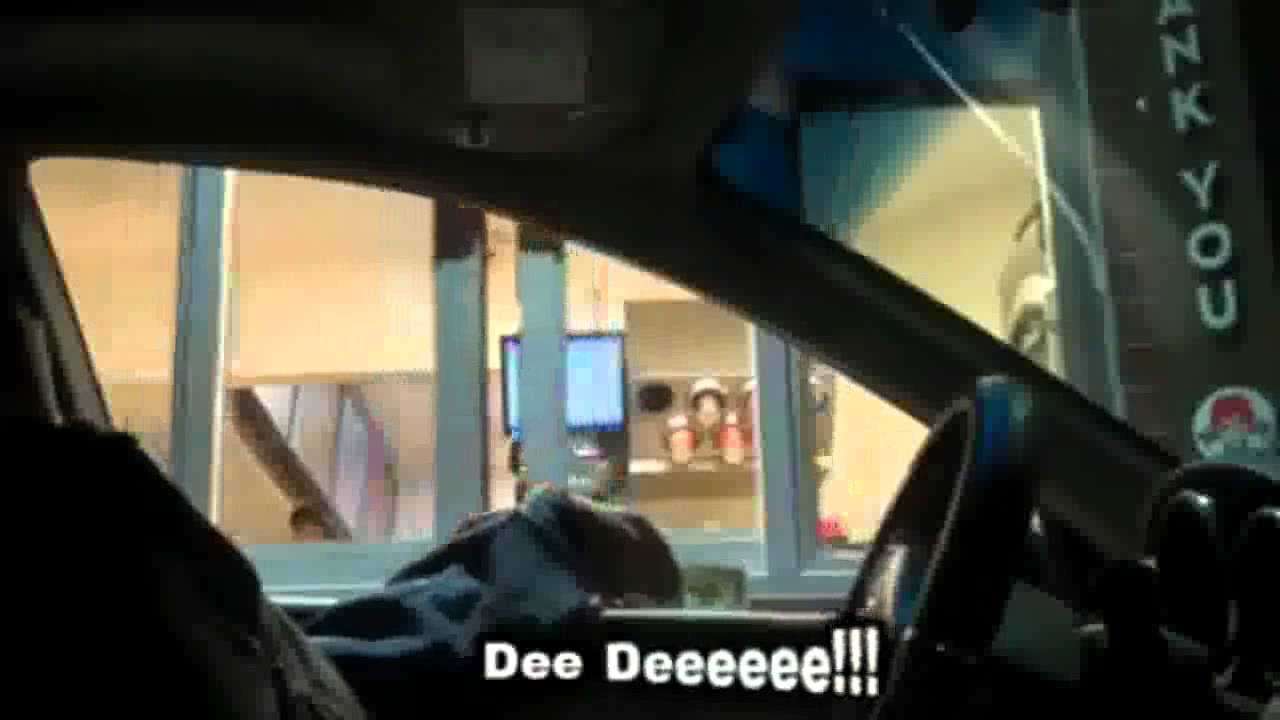 Mann ohne Kopf am Drive-in