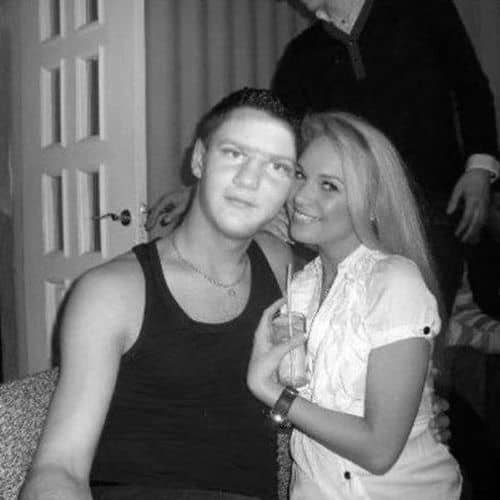 Typen, die ihre Photoshop-Kenntnisse nutzten, um sich eine Freundinnen zu verpassen