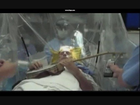 Banjo spielen während der Hirn OP