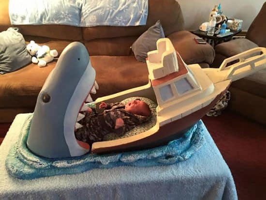 Der Weisse Hai als Kinderbettchen