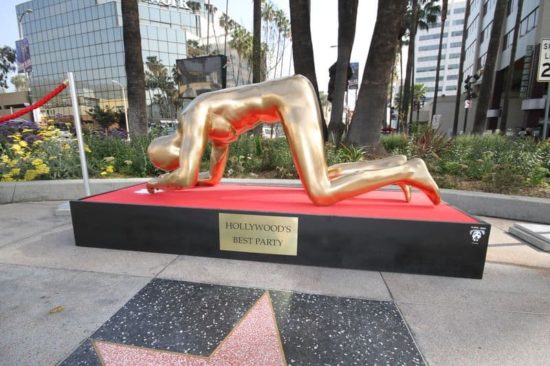 Koks schniefende Oscar-Figur am Hollywood Boulevard