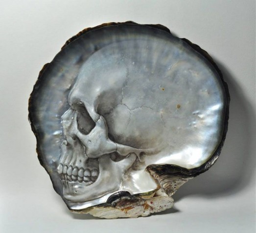 Skull carved in mother-of-pearl