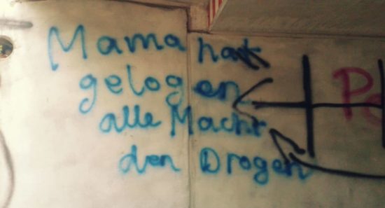Mama hat gelogen – Alle Macht den Drogen
