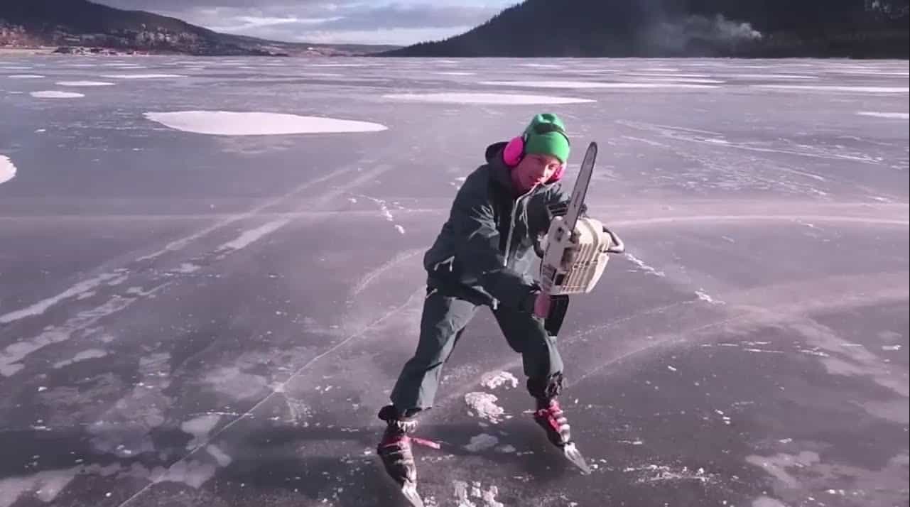 Patinaje sobre hielo con motosierra