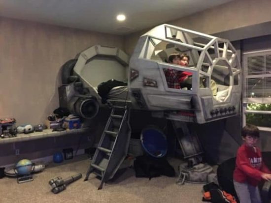 Millennium Falcon Cockpit Bett