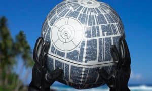 Todesstern Wasserball mit Lichteffekten