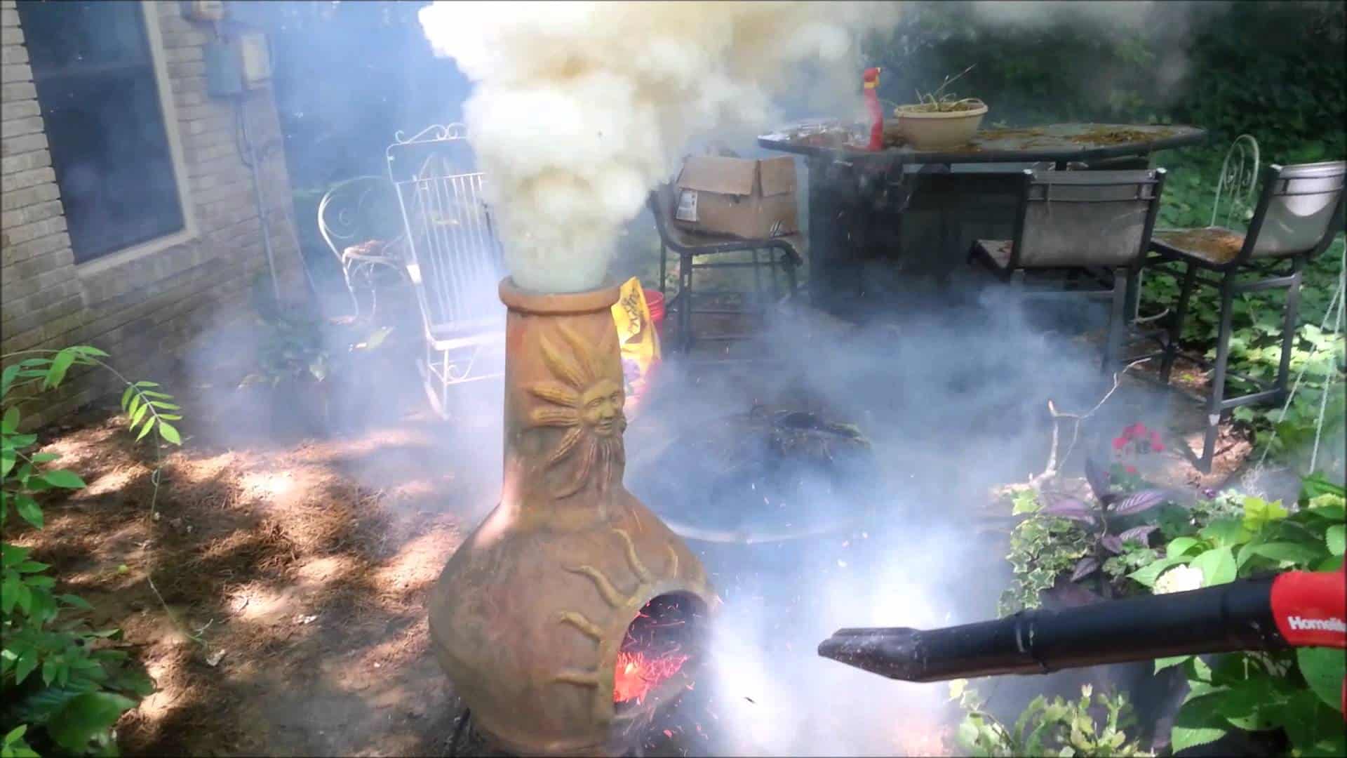 Spass mit dem Laubbläser und dem Gartenkamin