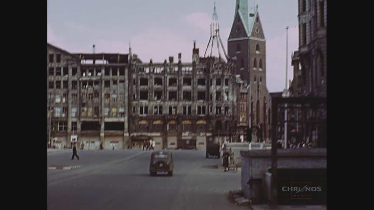 Hampuri 1945 väreissä ja teräväpiirtona