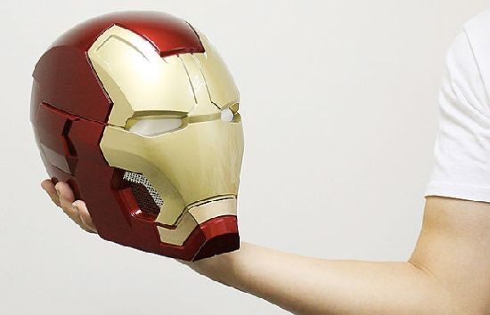 Replica del casco Iron Man come altoparlante bluetooth