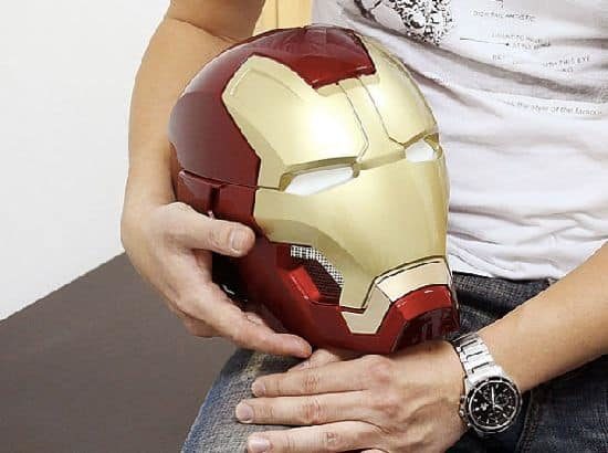 Iron Man -kypäräkopio bluetooth-kaiuttimena