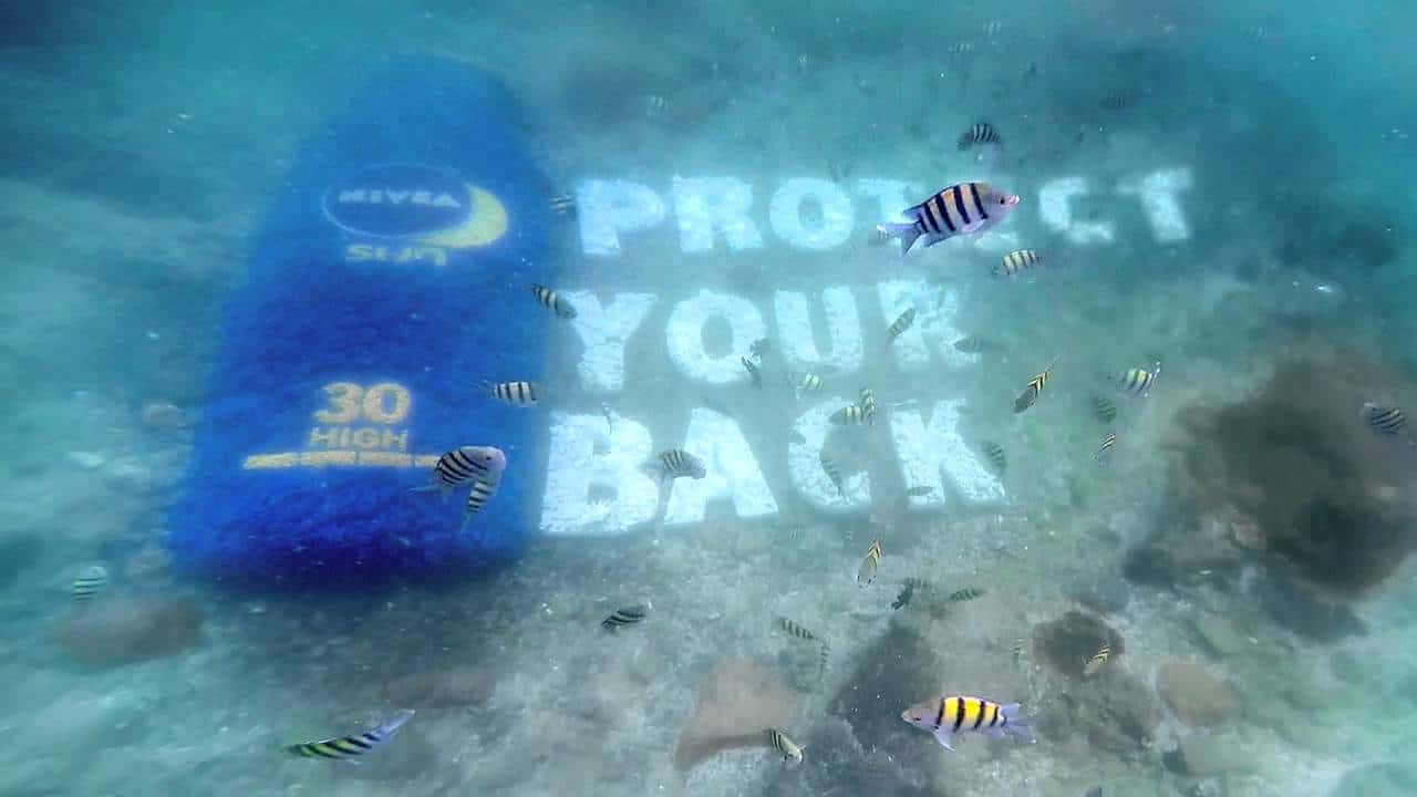 Nivea Sun erinnert unter Wasser Schnorchler