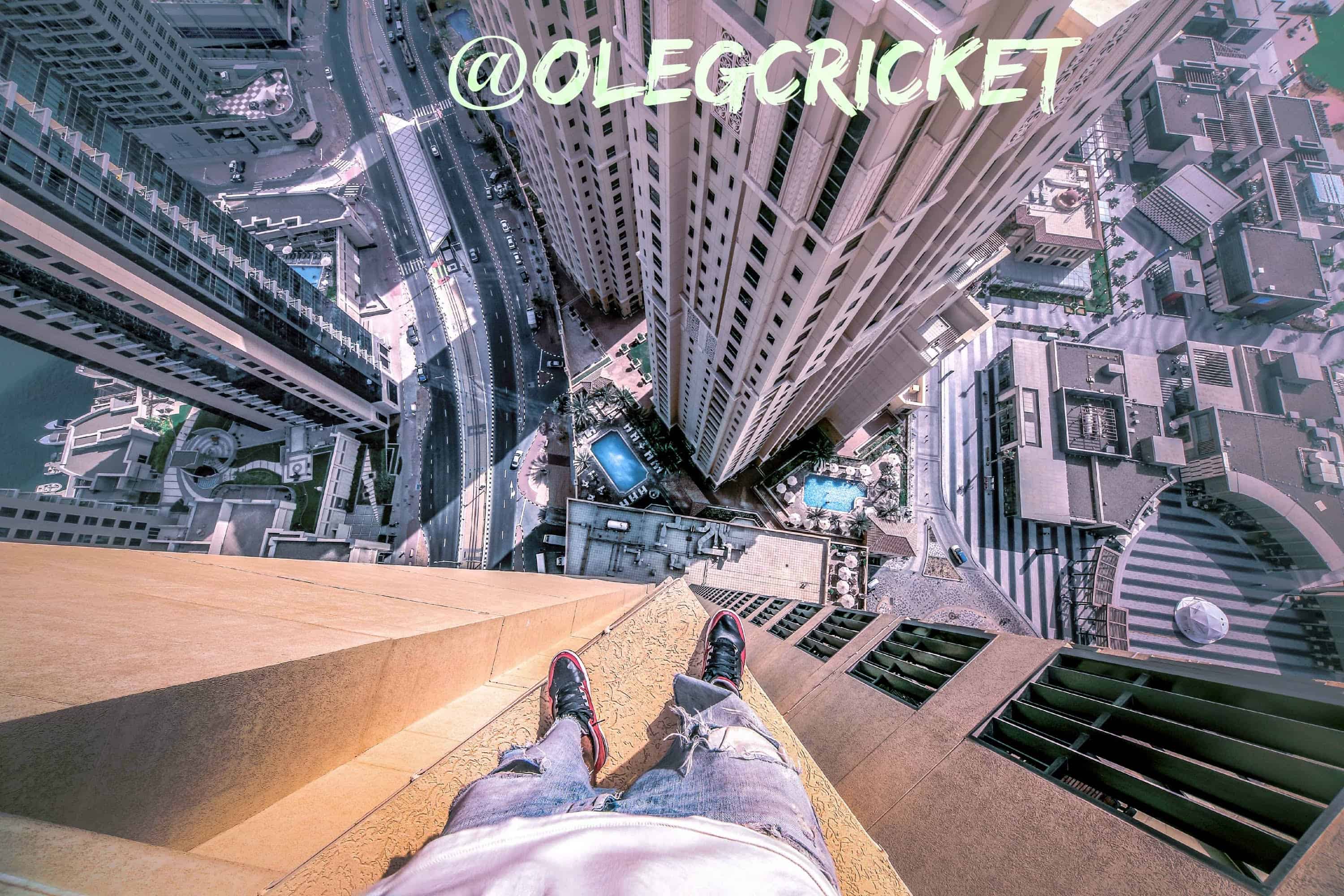 Parkour an einer Fassade in Dubai im 43. Stock