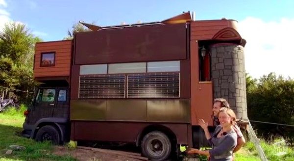 Kleines, bewohnbares Schloss auf einem Truck