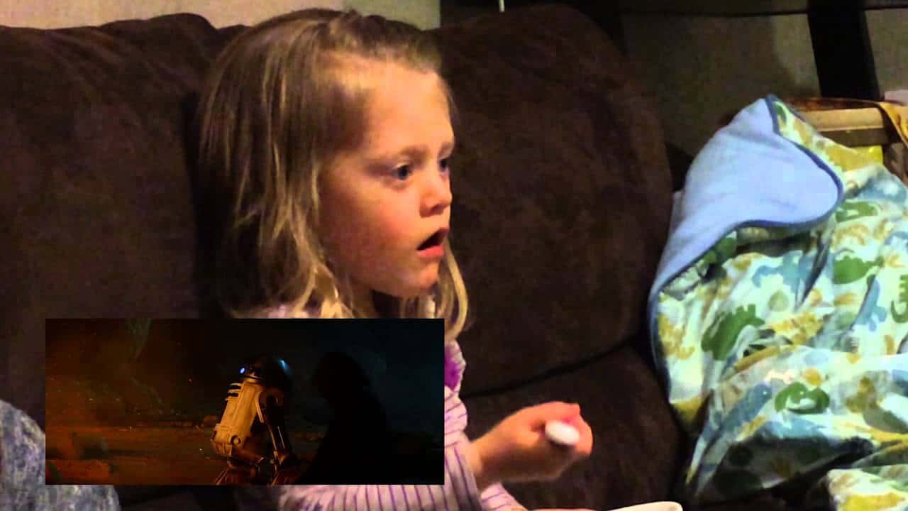 Как радостно маленькие дети реагируют на трейлер «Звездных войн: Пробуждение силы»