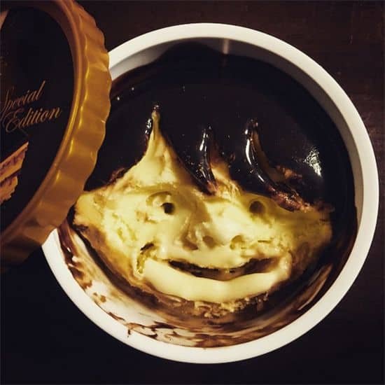 Gesichter in Häagen-Dazs Eiscreme