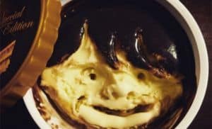 Gesichter in Häagen-Dazs Eiscreme