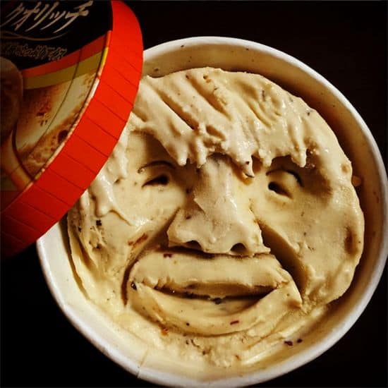Gesichter in Häagen-Dazs Eiscreme