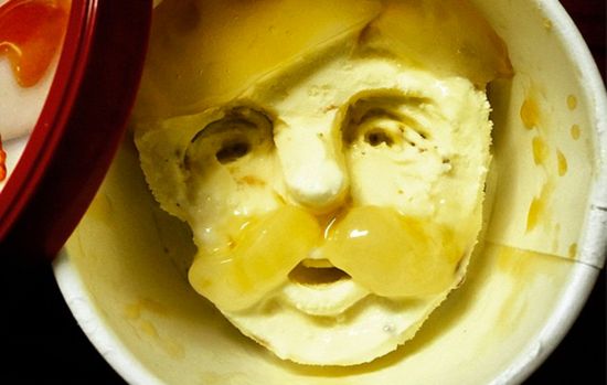 Gesichter in Häagen-Dazs Eiscreme