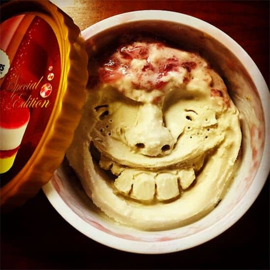 Gesichter in Häagen-Dazs Eiscreme