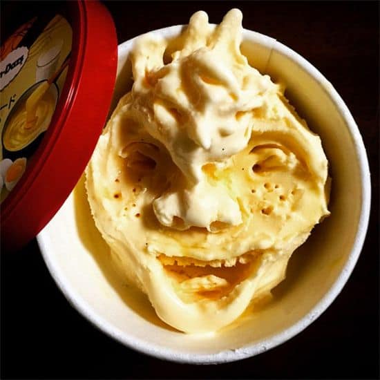 Gesichter in Häagen-Dazs Eiscreme