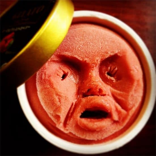Gesichter in Häagen-Dazs Eiscreme